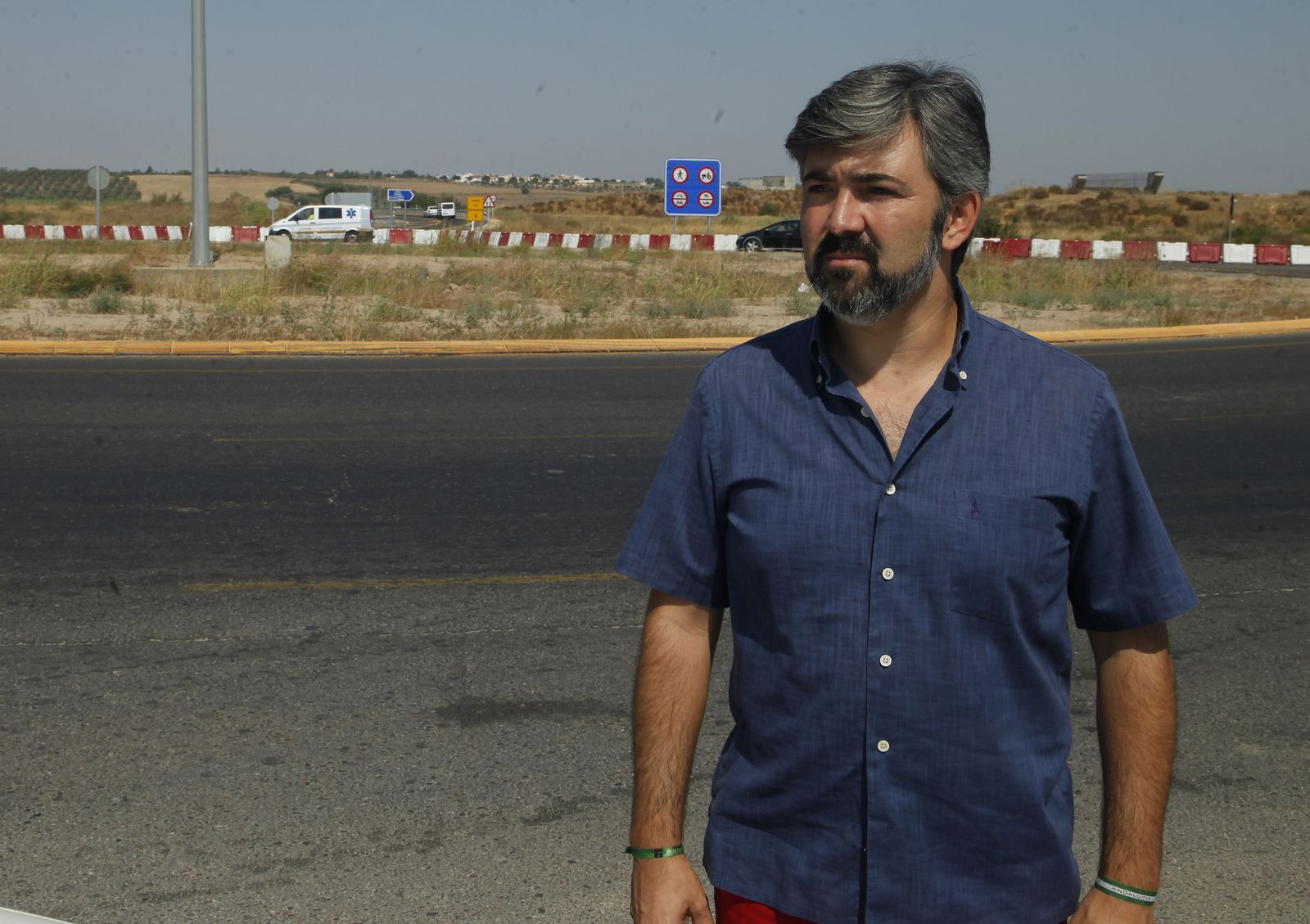 El alcalde de Coria Modesto González en 2018, antes de que se abrieran los tramos de la SE-40 de esta zona del Aljarafe..