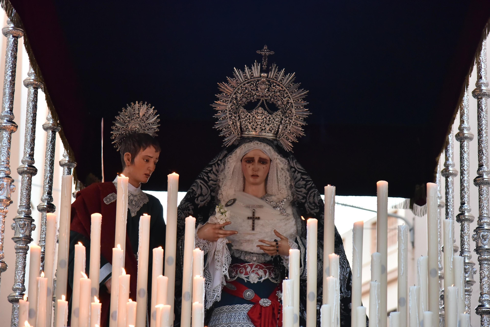 Imágenes del Lunes Santo en La Línea