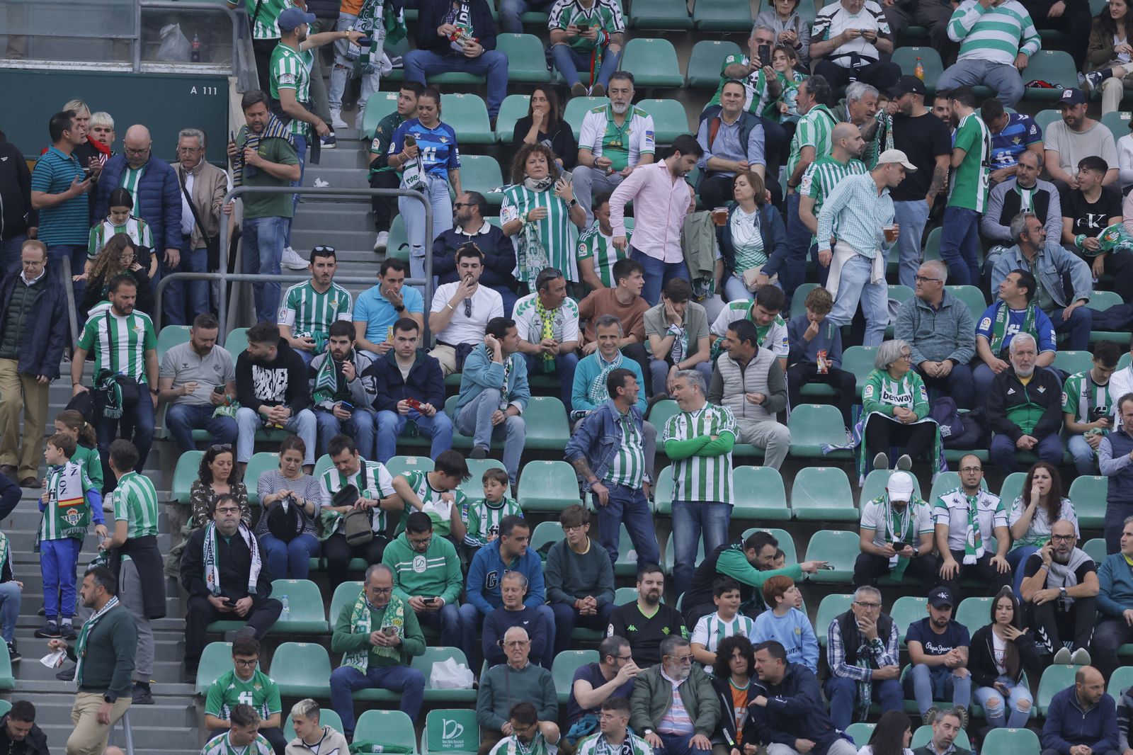 Búscate en las fotos del Betis-Manchester