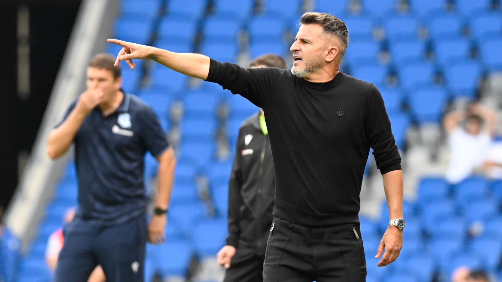 Iván Ania da indicaciones a sus jugadores en un partido del Córdoba CF de esta temporada.