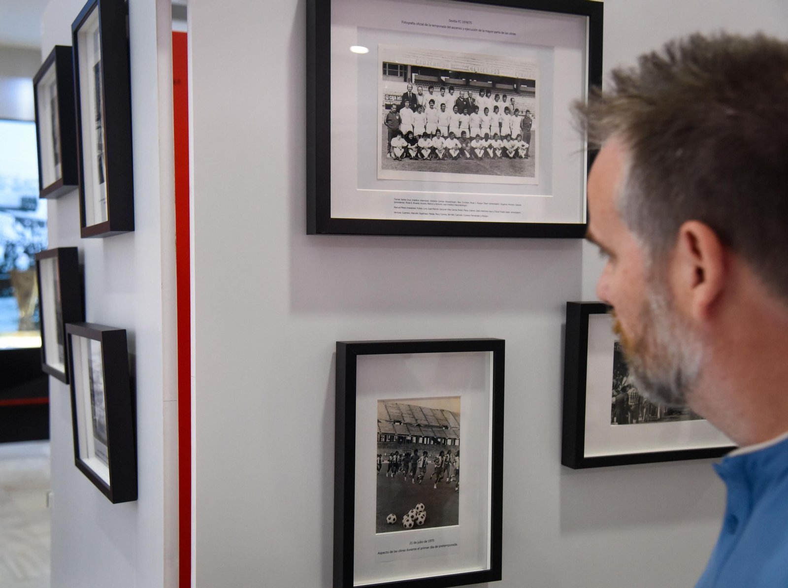 La exposición del 50º aniversario del cerramiento del estadio Ramón Sánchez-Pizjuán