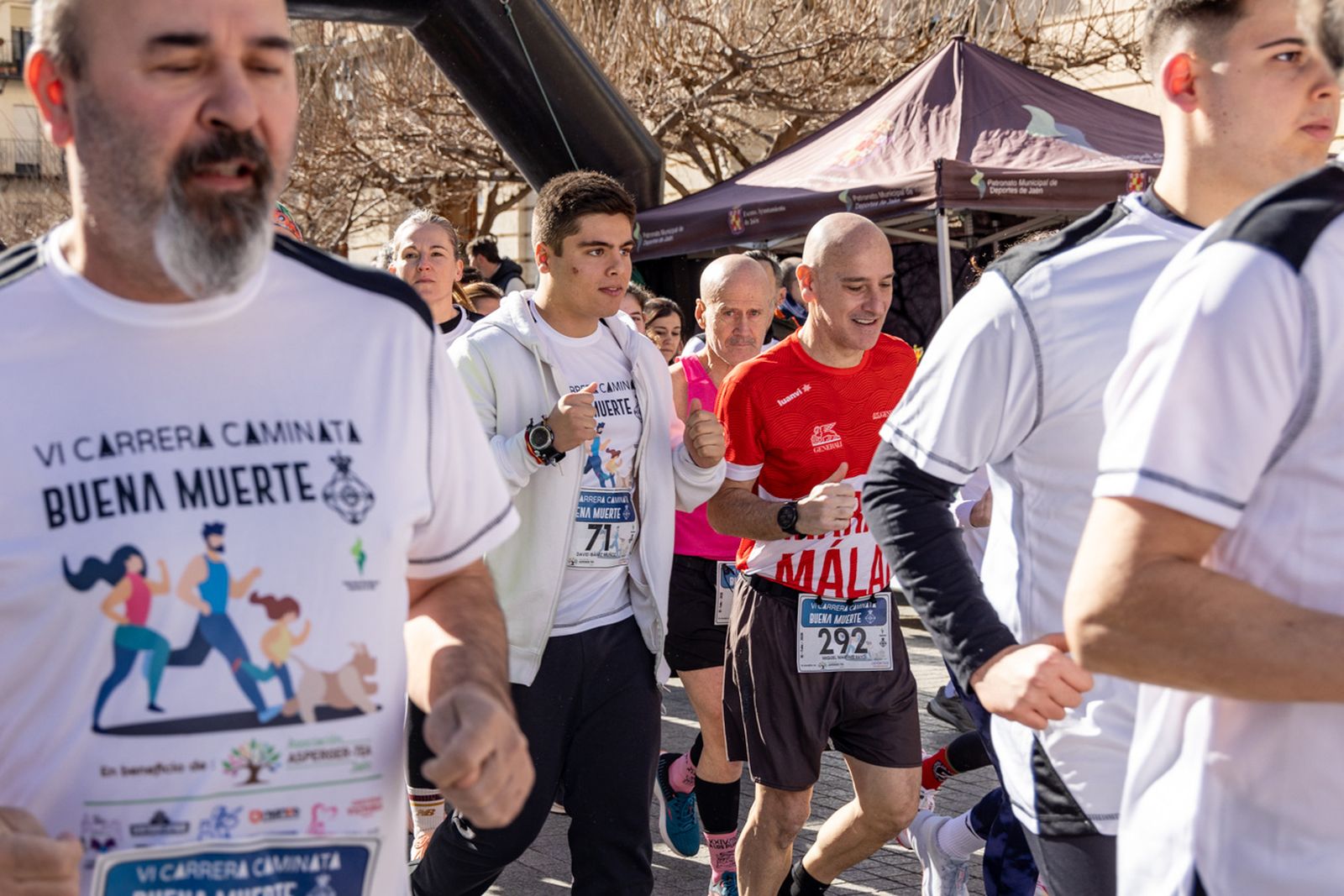 En imágenes: deporte y solidaridad se dan la mano en la VI Carrera-Caminata de la Hermandad de la Buena Muerte (1)