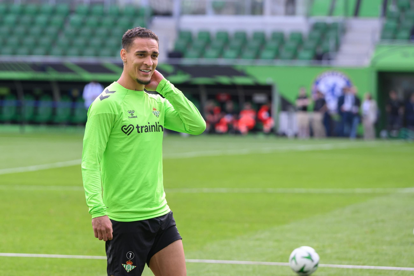 Antony, en un calentamiento de partido.