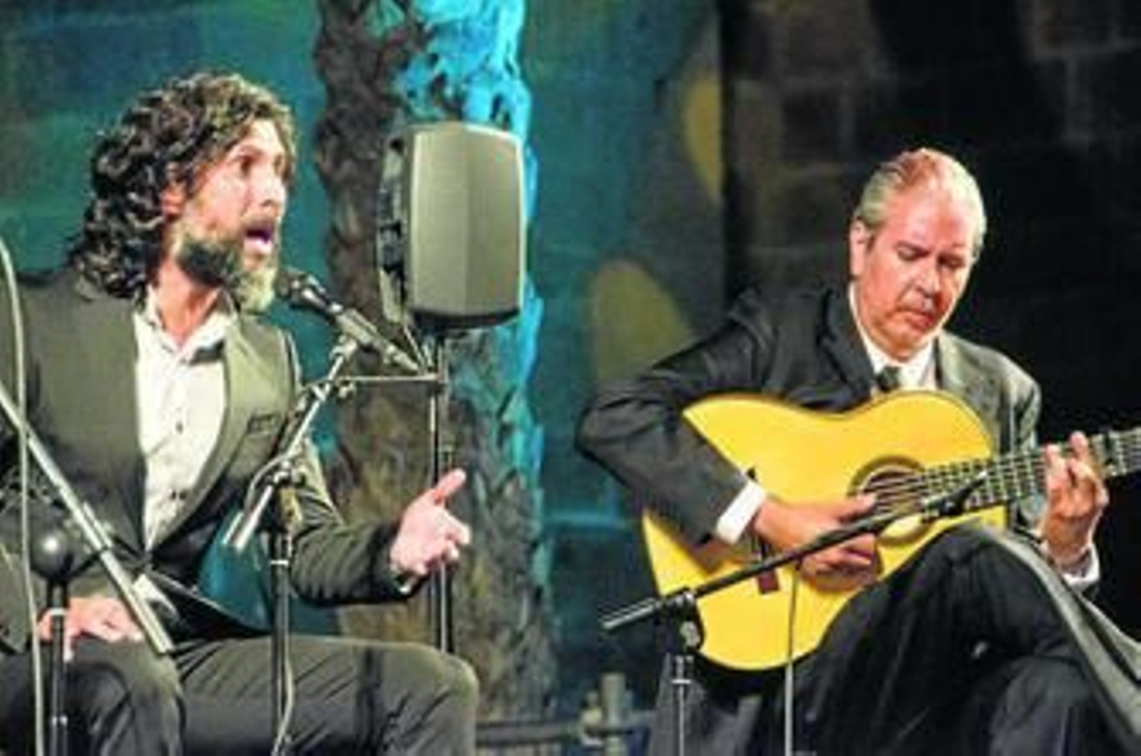 Arcángel demostró que no se puede cantar mejor, acompañado de Cortés.