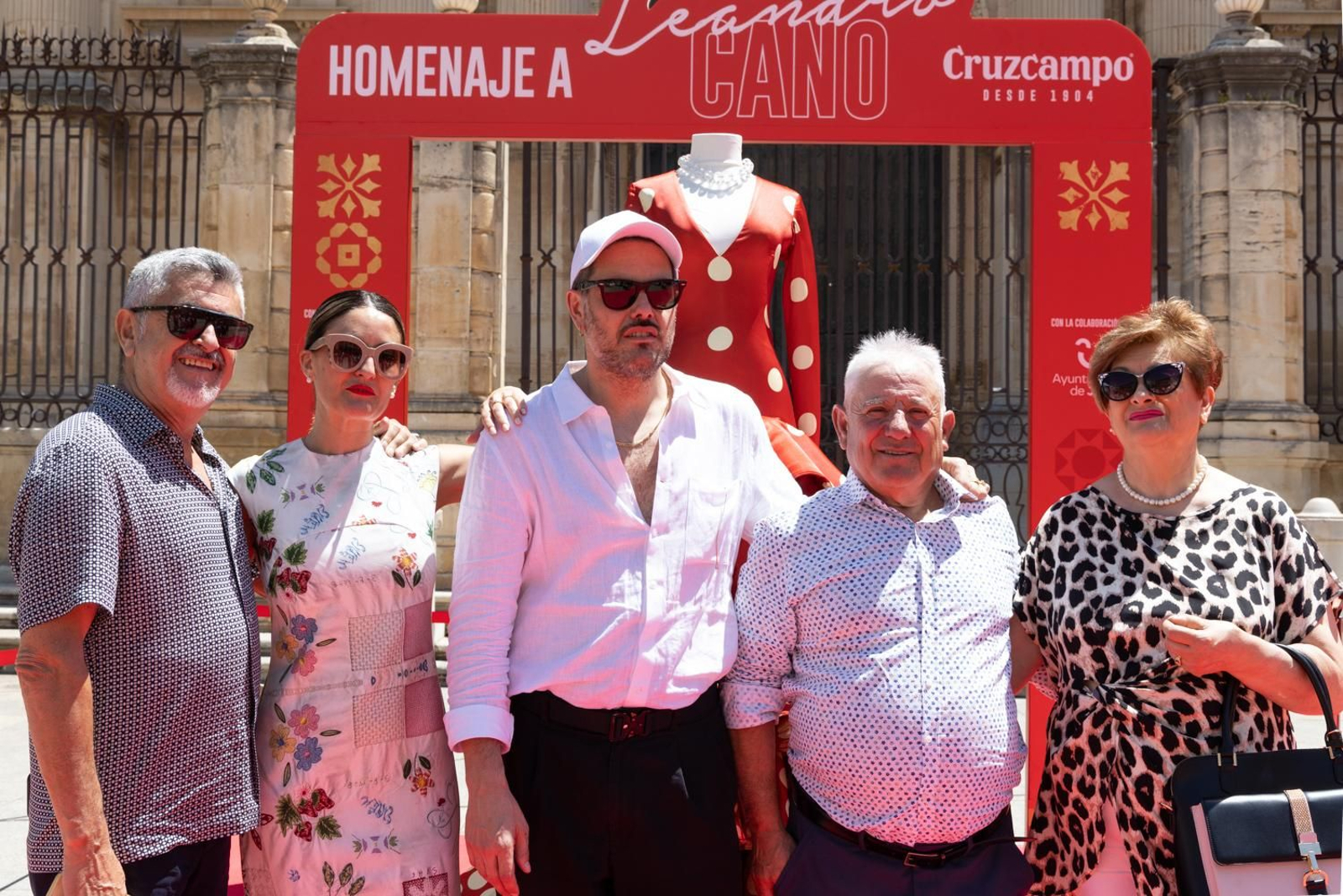Imágenes del homenaje, a los pies de la Catedral de Leandro Cano.