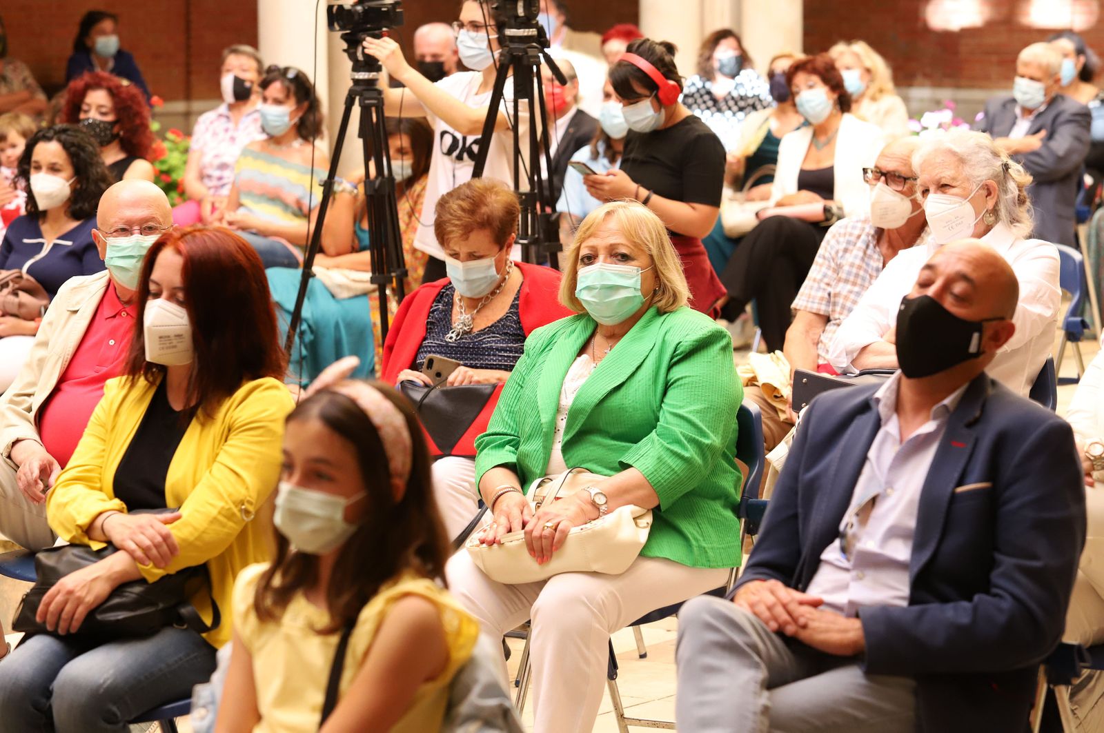 Imágenes de la entrega del Premio Marismas a Juana Carrillo y a Gabriela de la Fuente en su XIX edición