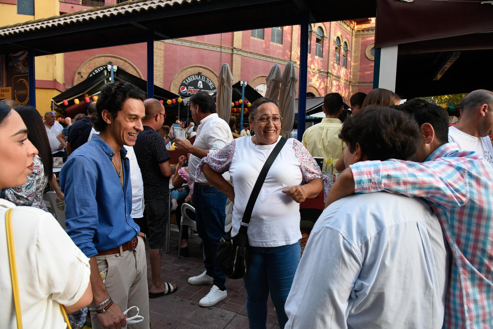 Colombinas 2022: Imágenes del ambiente en la plaza de toros en la novillada del martes