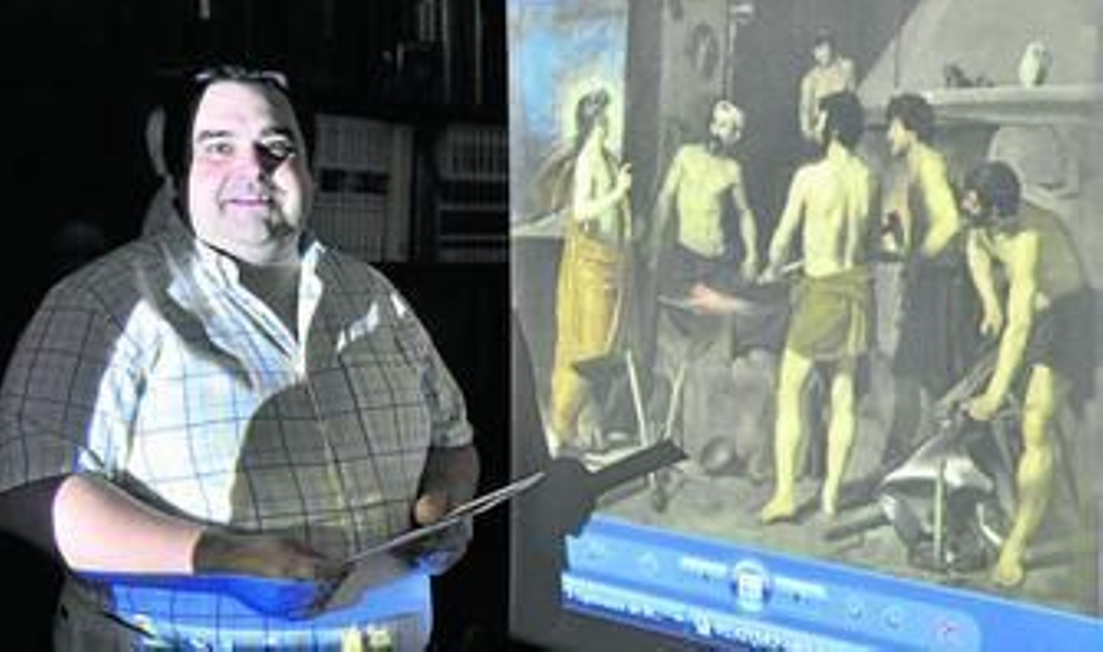 Jesús Méndez Lastrucci ante una representación de 'La fragua de Vulcano'.