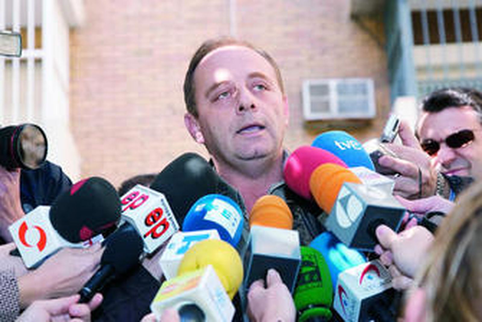 El padre de Marta, Antonio del Castillo atiende a los medios en una imagen de archivo.