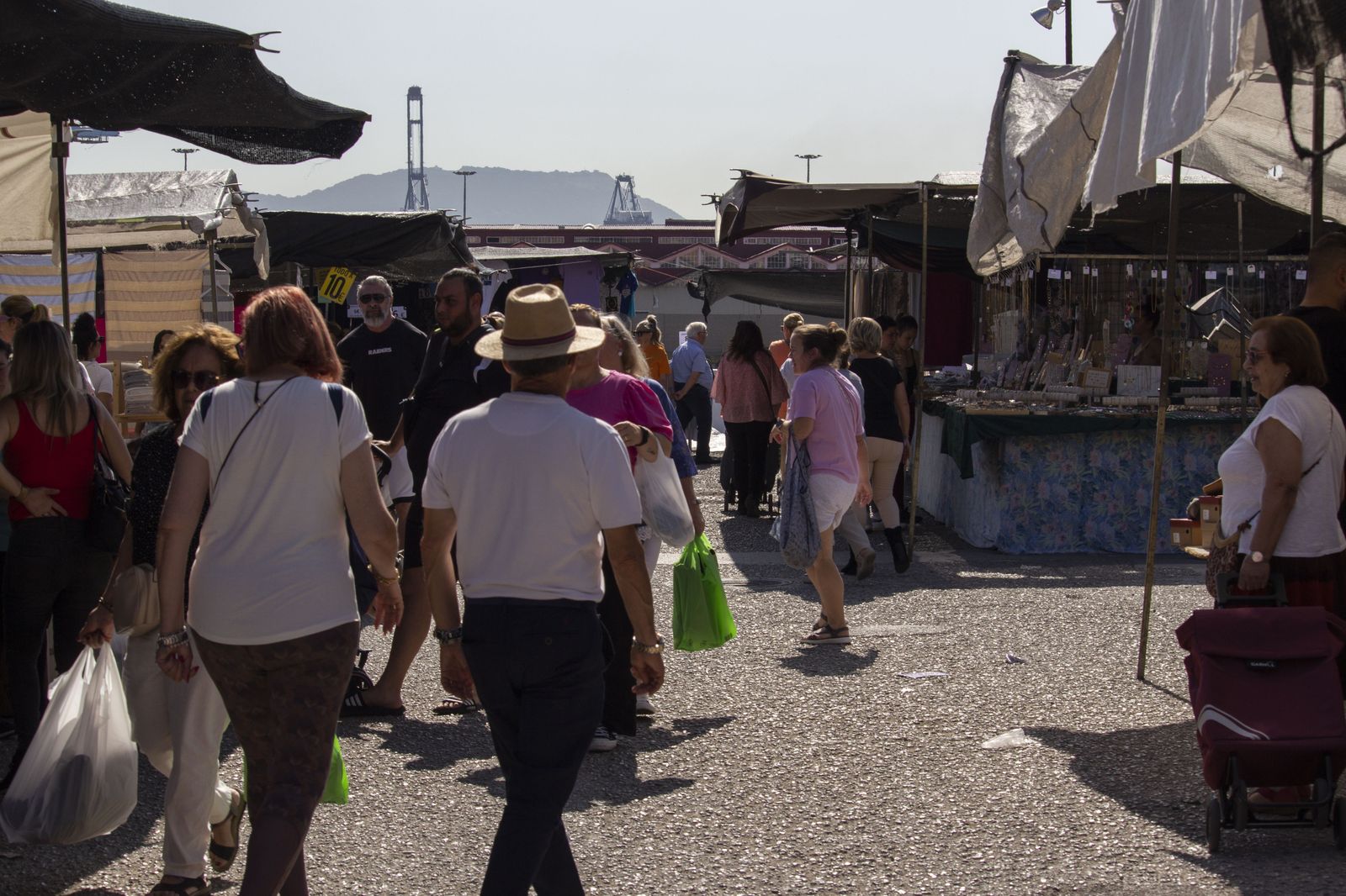 Fotos del mercadillo de Algeciras en el Llano Amarillo