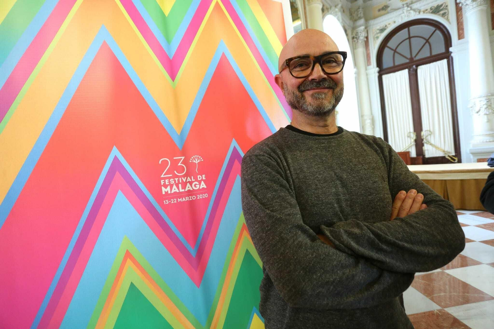 Pedro Cabañas, con su cartel, este lunes en el Ayuntamiento.