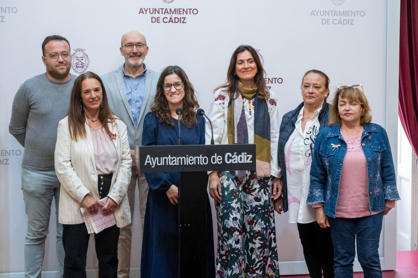 Concejalas y miembros de asociaciones colaboradoras, en el Ayuntaniento gaditano. Concejalas y miembros de asociaciones colaboradoras, en el Ayuntaniento gaditano.