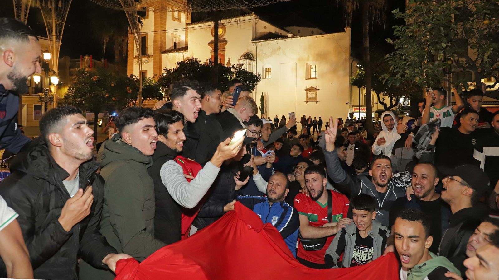Fotos de la celebración en Algeciras de la victoria de Marruecos sobre España en Qatar