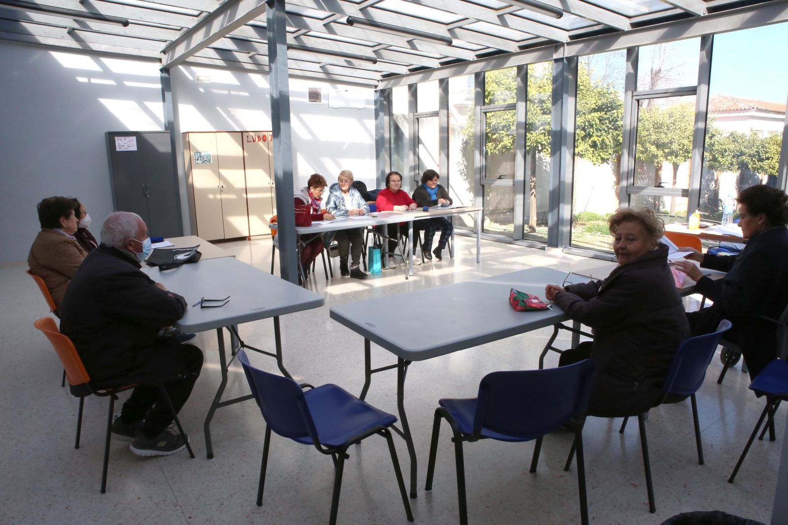 Usuarios del centro social de El Valle.