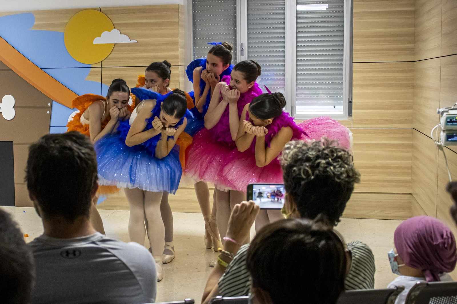 El Materno Infantil de Granada se llena de cuentos y danza de la mano del Fex