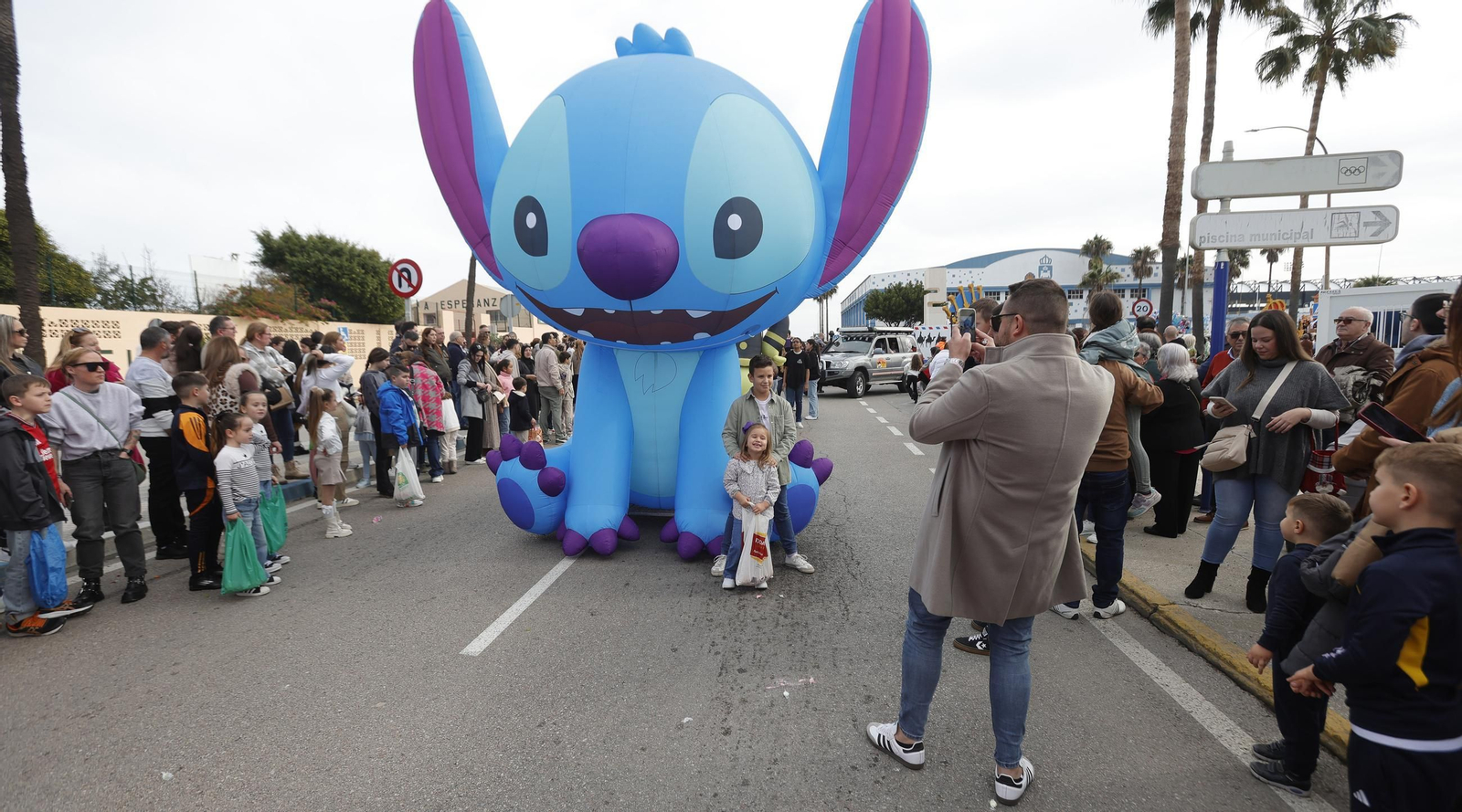 Fotos de la cabalgata de Reyes Magos 2025 en La Línea