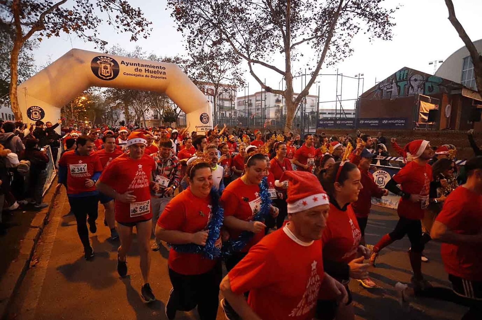 Imágenes de la carrera de San Silvestre en Huelva