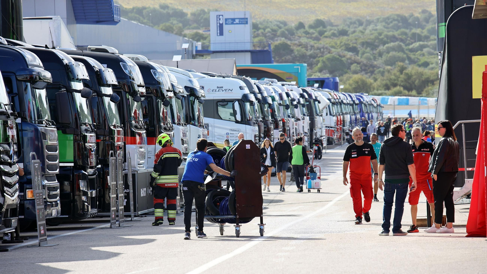 Galería de los preparatívos para la SBK en el Circuio de Jerez - Ángel Nieto