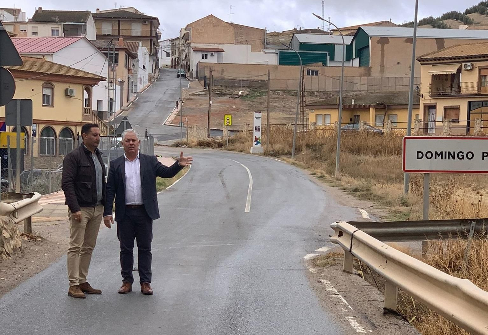 Imagen de la visita del diputado de Obras a la localidad de Domingo Pérez