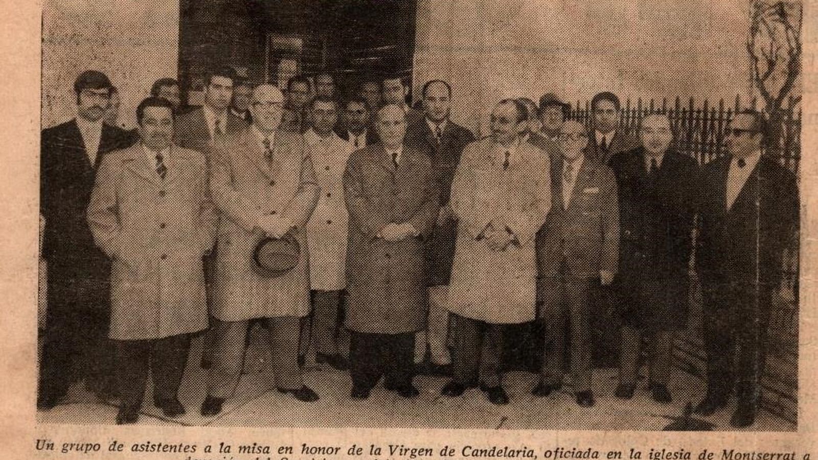 Recorte de prensa con el acto del 25 aniversario. Manuel Domingo es el tercero por la izquierda.