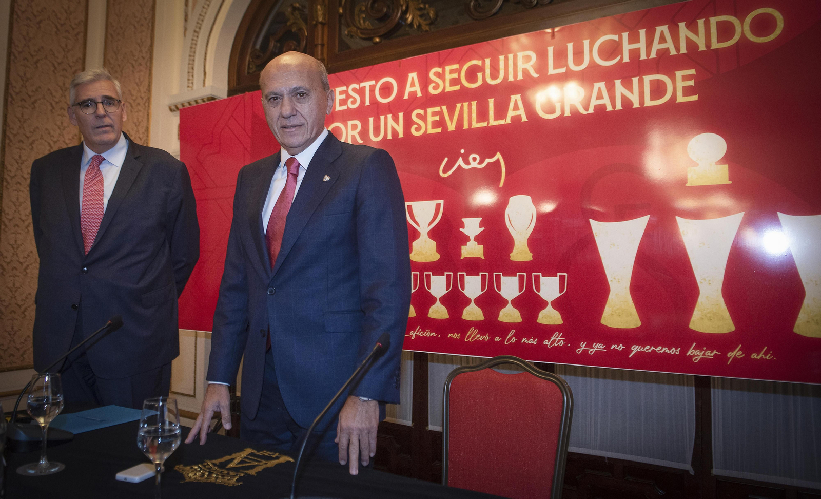 José María Del Nido, junto al abogado José Manuel García-Quílez, en su comparecencia previa a la Junta de Accionistas.