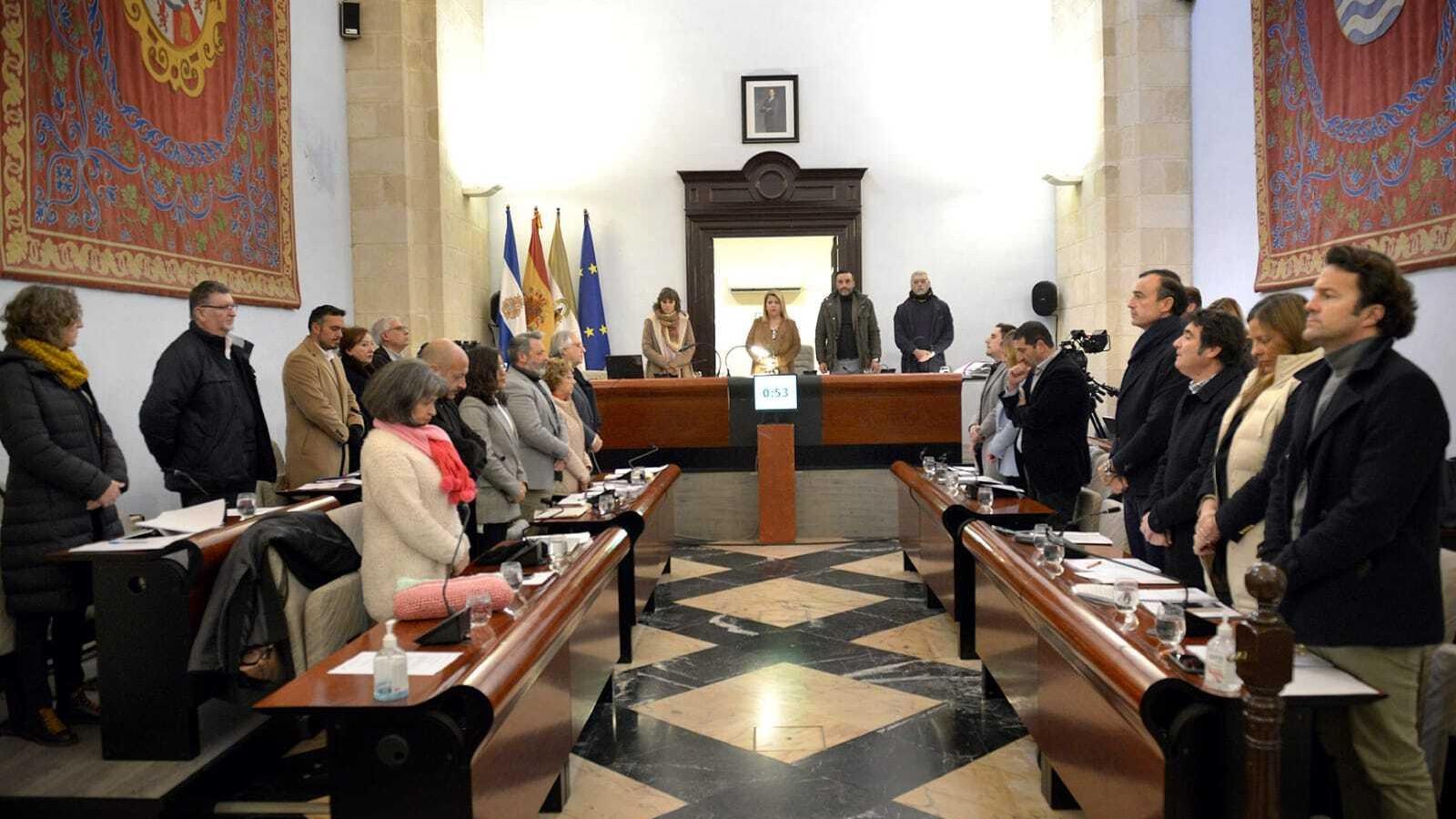 Minuto de silencio protagonizado por la corporación municipal por el ataque yihadista en Algeciras.