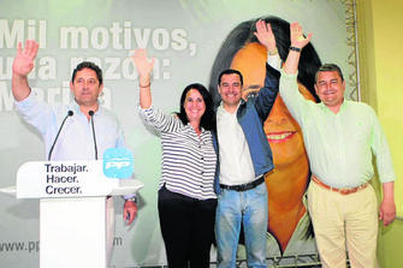 De izquierda a derecha, Carlos Mescua, Marina García, Juanma Moreno y Antonio Sanz, ayer en el salón de actos del edificio Diego Salinas.