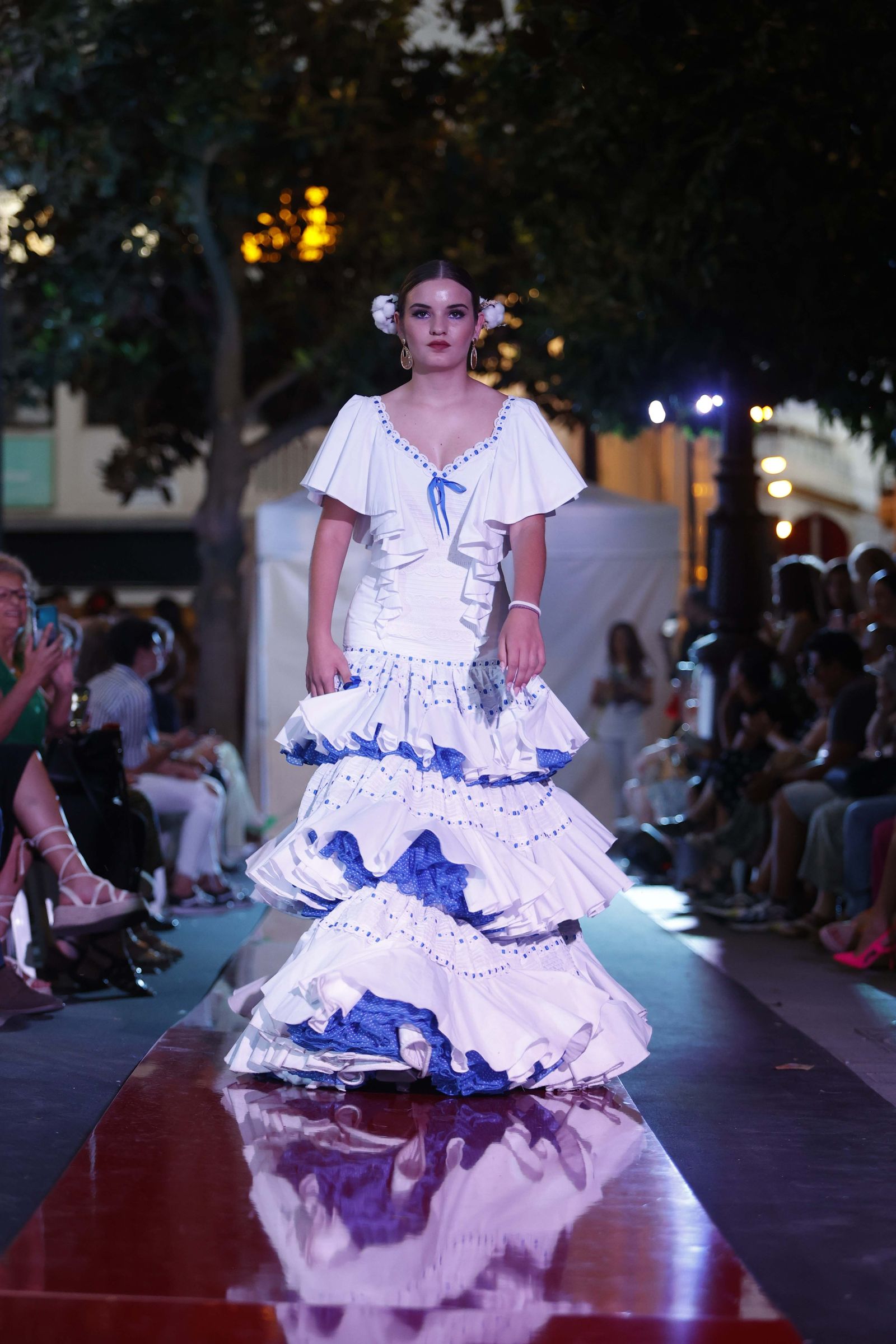 Las imágenes del Desfile de Jóvenes Diseñadores en la Plaza de la Magdalena