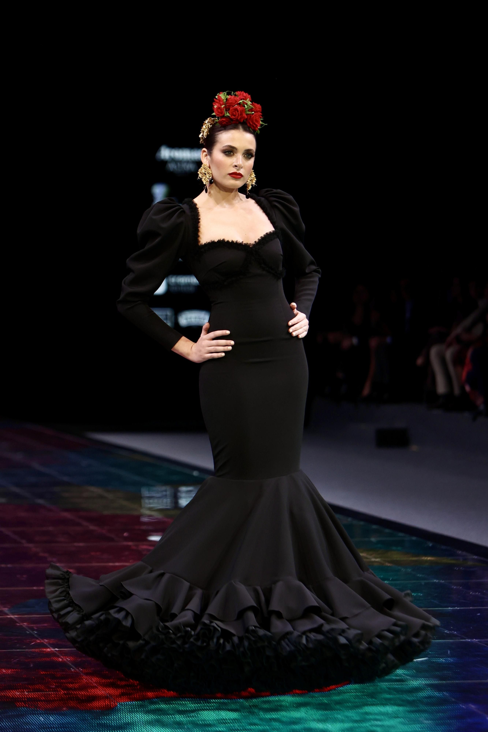 Desfile de Rosa Pedroche en SIMOF, todas las fotos