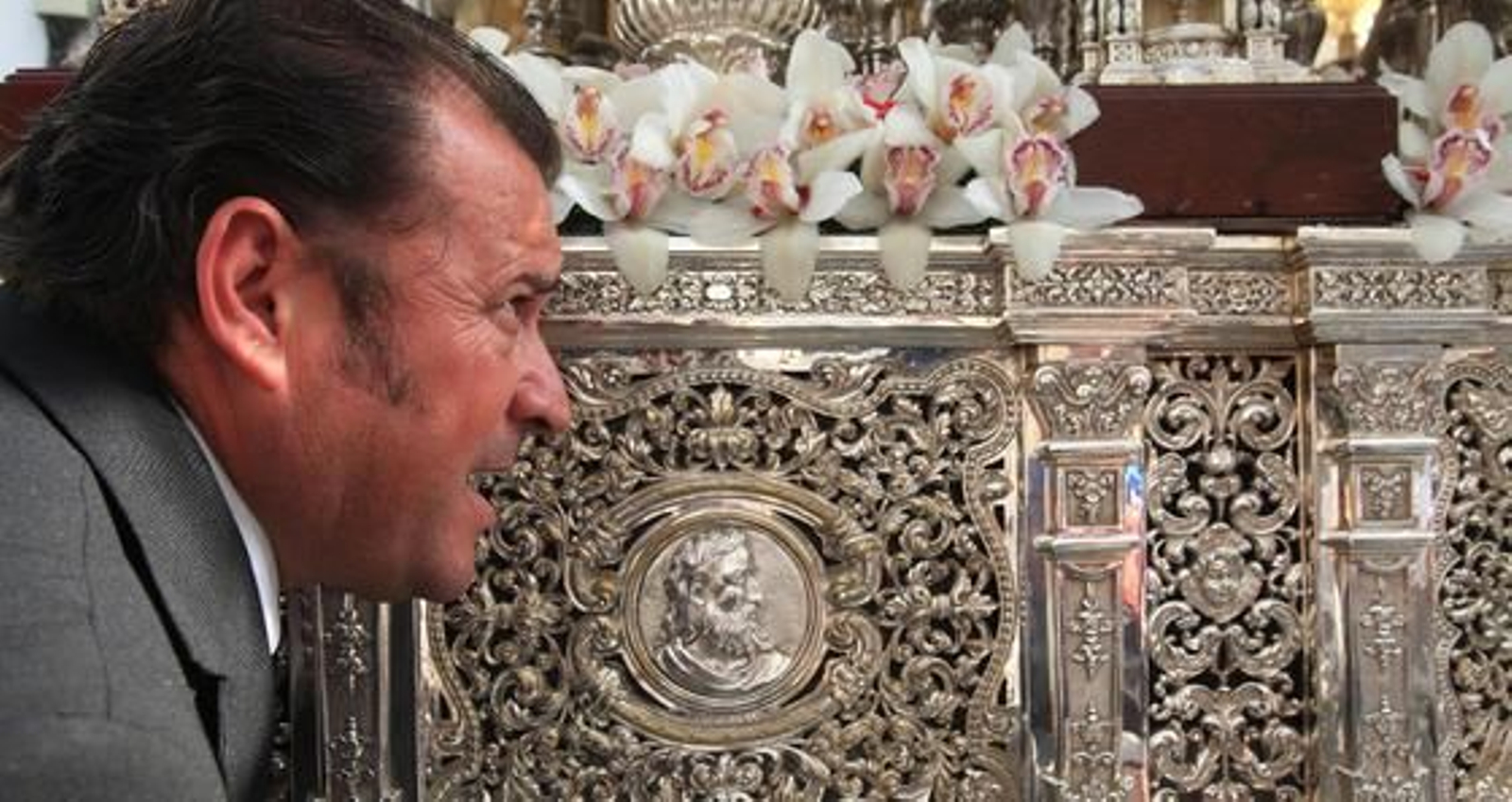 El capataz de Madre de Dios de la Misericordia habla a sus hombres.

Foto: Vanesa Lobo