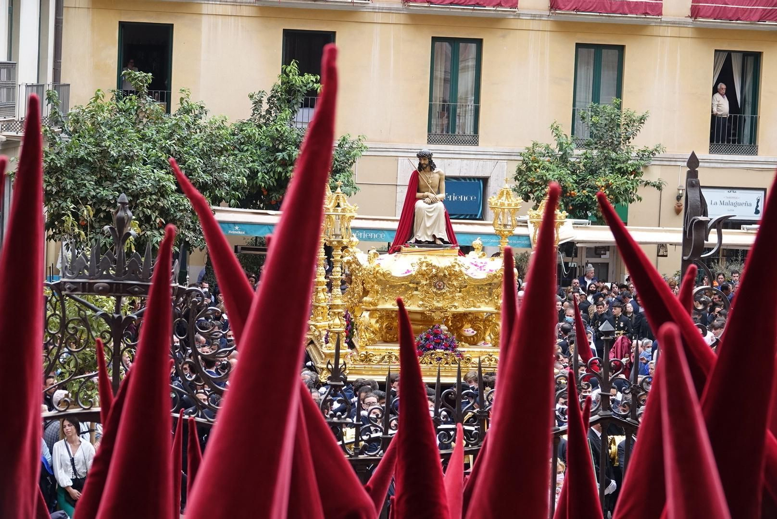 Las fotos de Estudiantes, en el Lunes Santo de Málaga