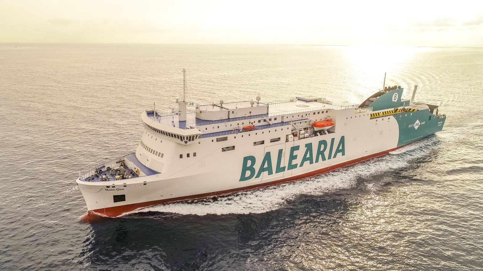 Una imagen del buque Mare Curie, que realiza la ruta Huelva-Canarias.