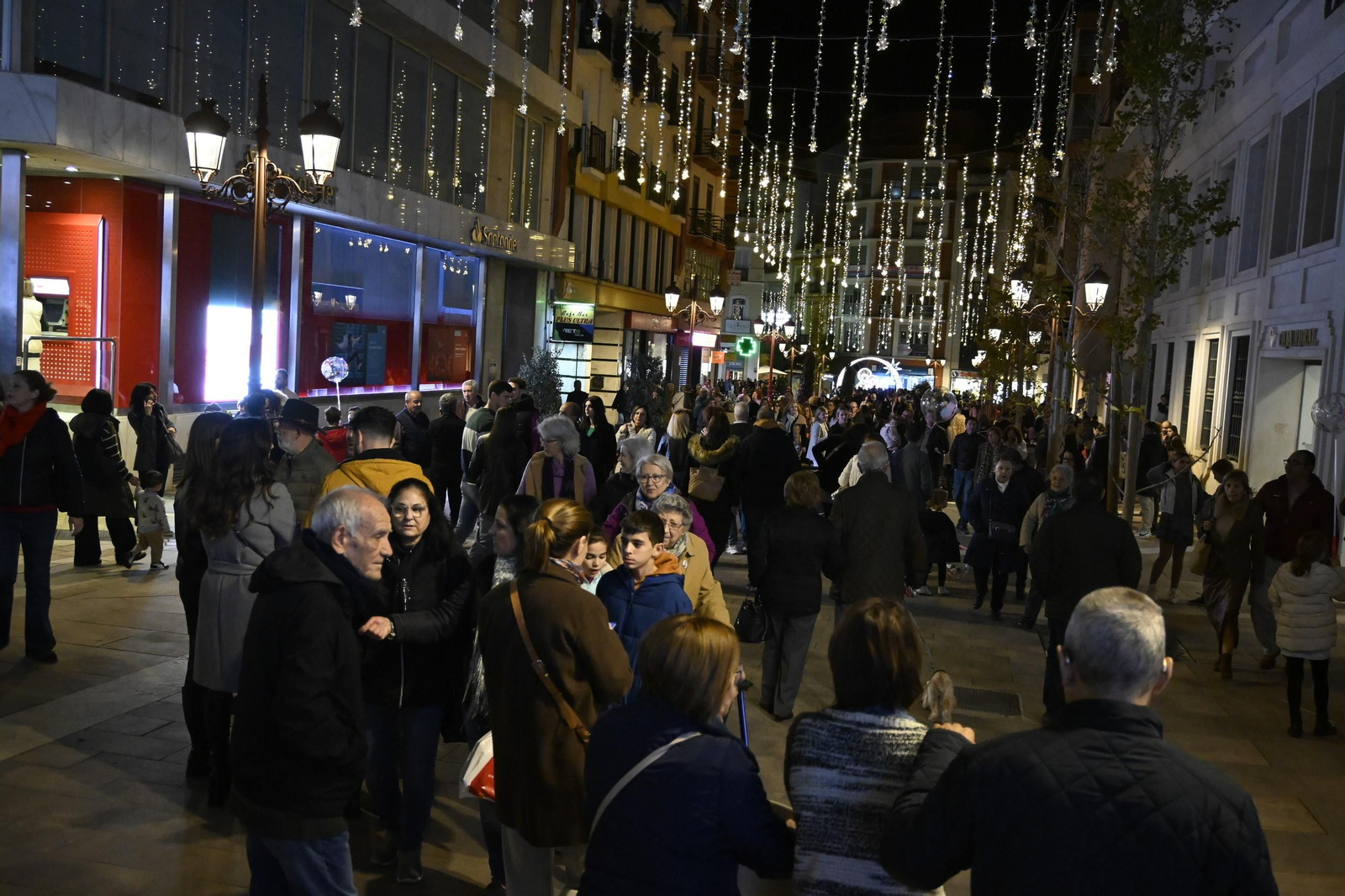 Imágenes del alumbrado navideño en las calles de Huelva