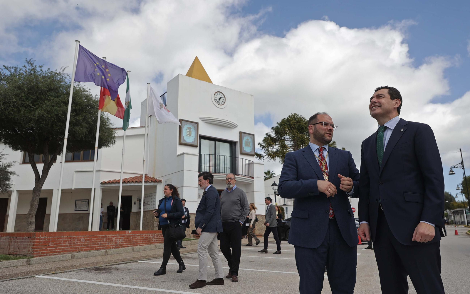 Juanma Moreno inaugura en Castellar la nueva tubería de agua para abastecer la zona norte de San Roque y el Valle del Guadiaro, en imágenes