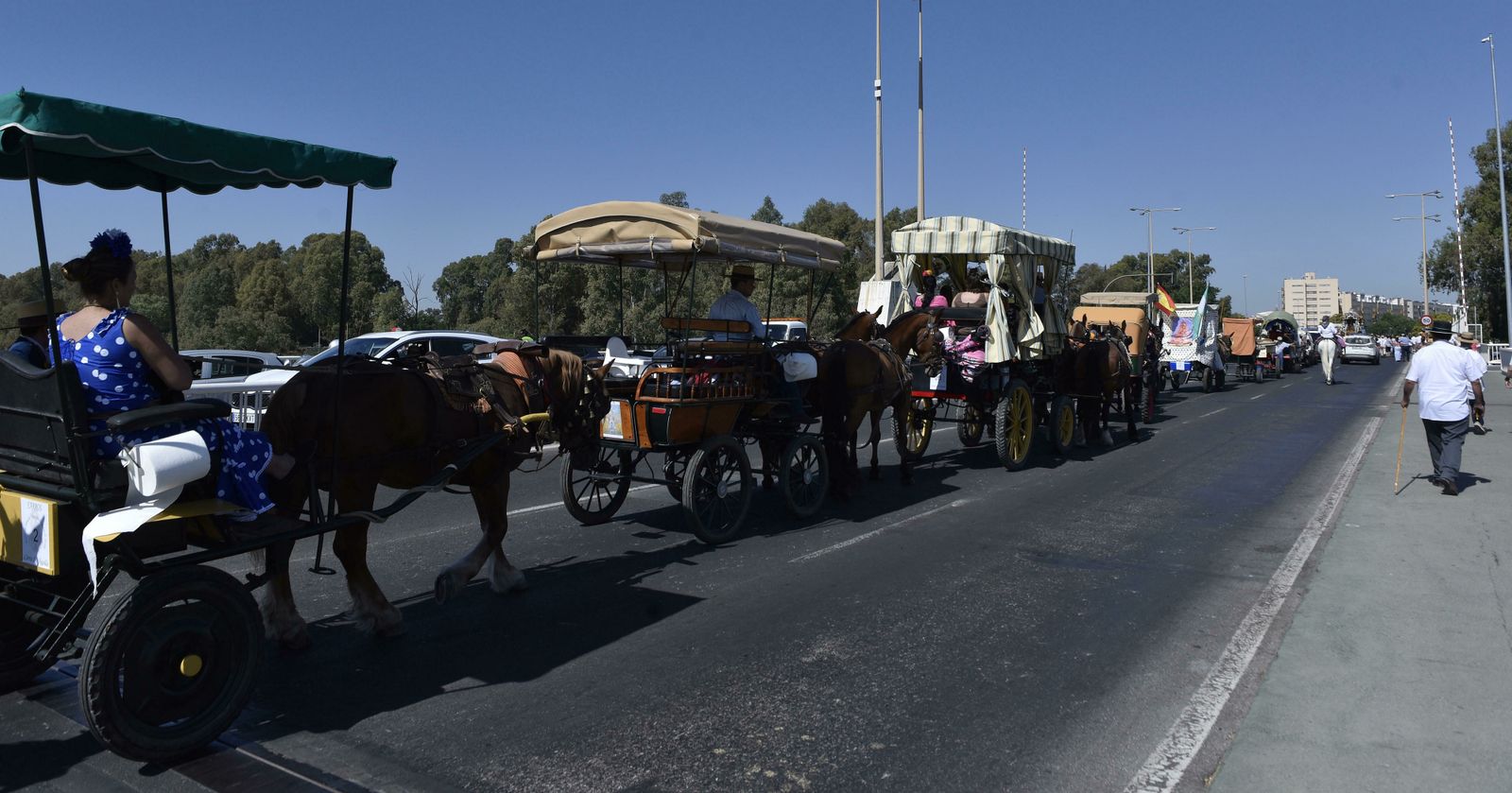 Salida de la Hermandad de El Cerro hacia El Rocío