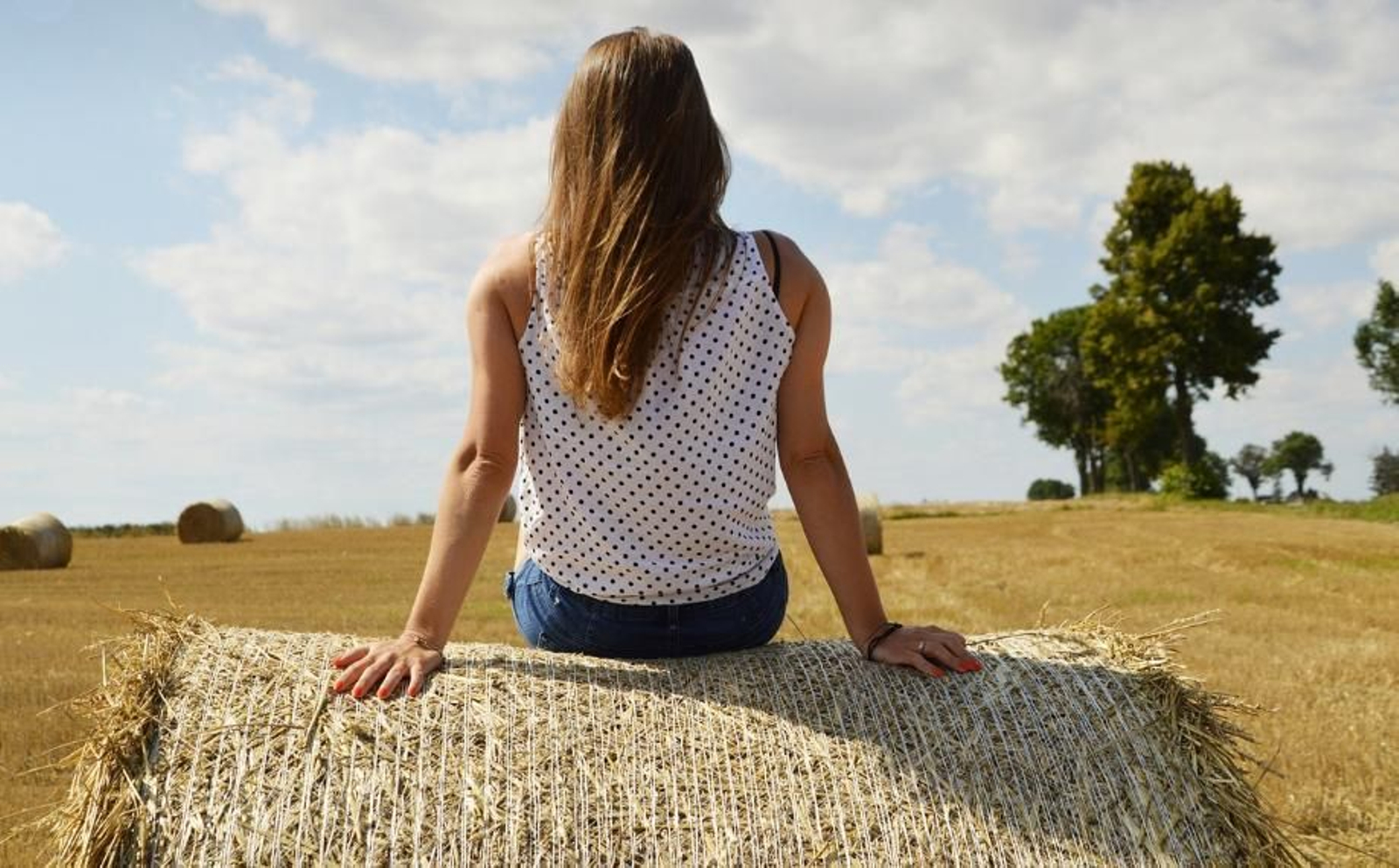 Mujer en el campo.
