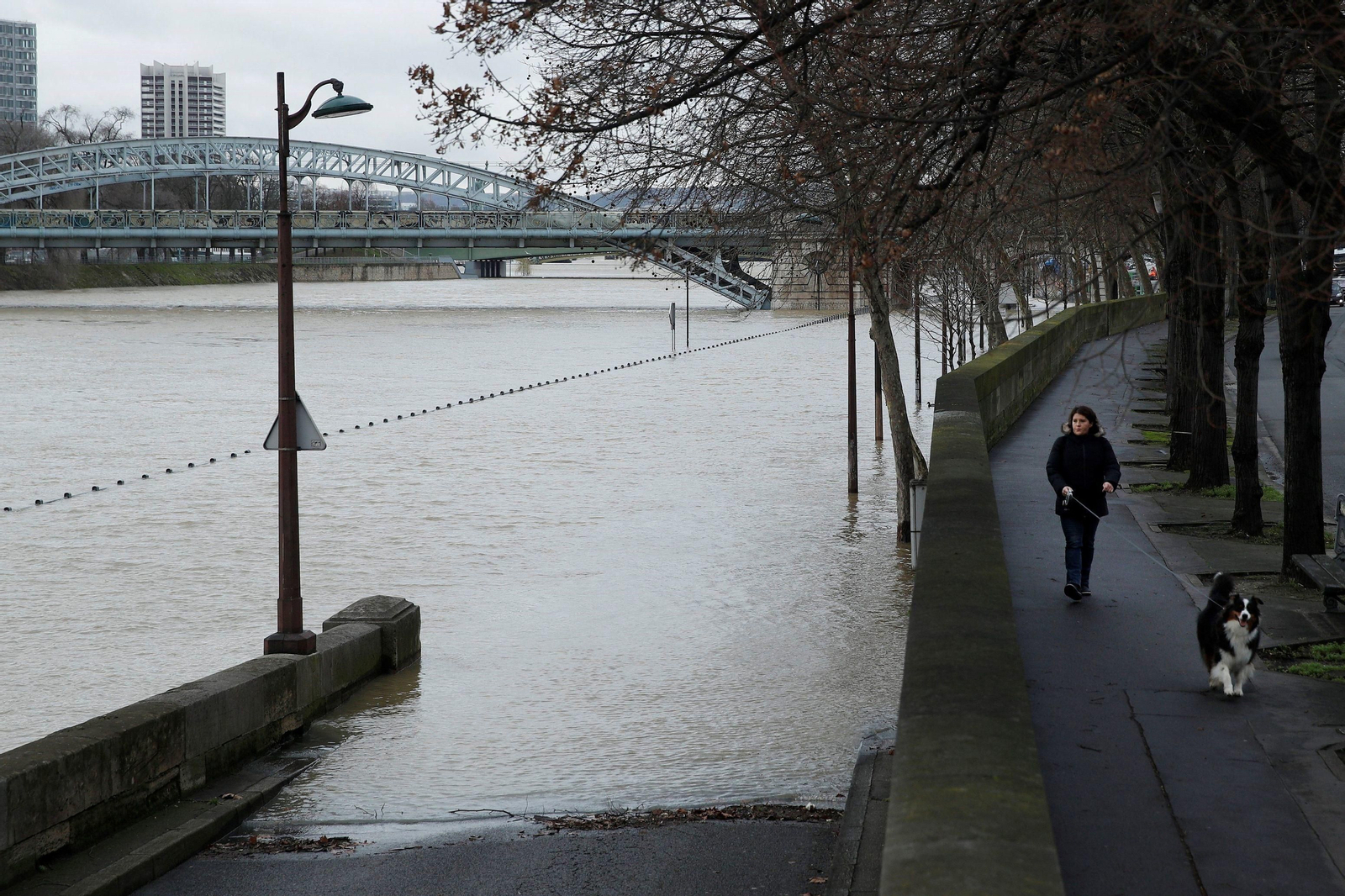 El río Sena se desborda dejando imágenes de París inundada