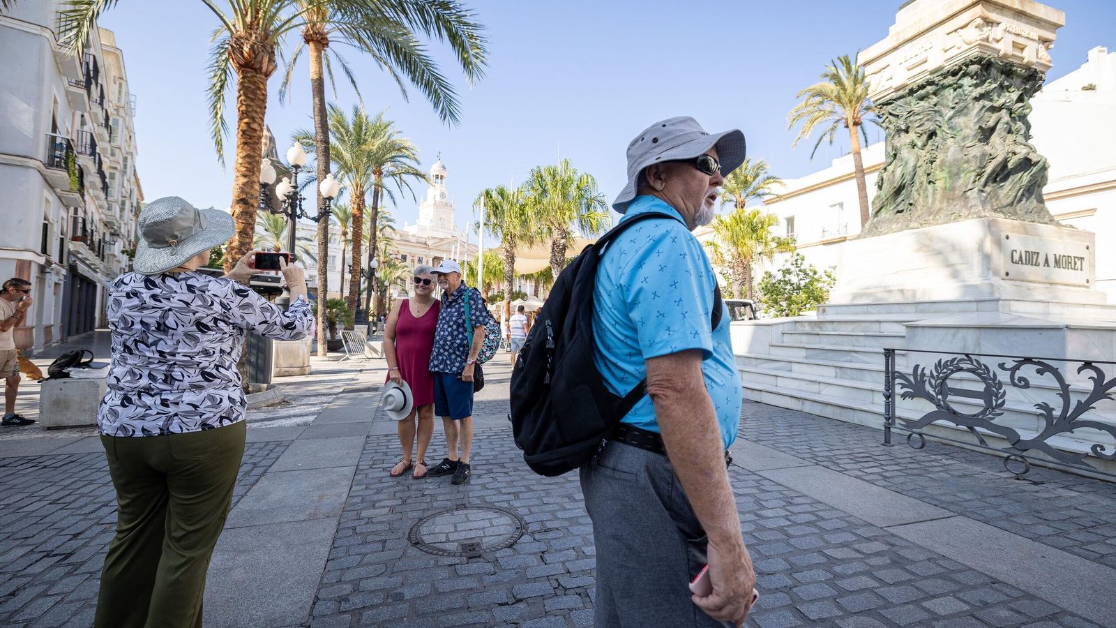 Los tres cruceros que llegaron este miércoles a Cádiz llenaron el puerto así como todas las calles del centro de la ciudad de turistas Los tres cruceros que llegaron este miércoles a Cádiz llenaron el puerto así como todas las calles del centro de la ciudad de turistas