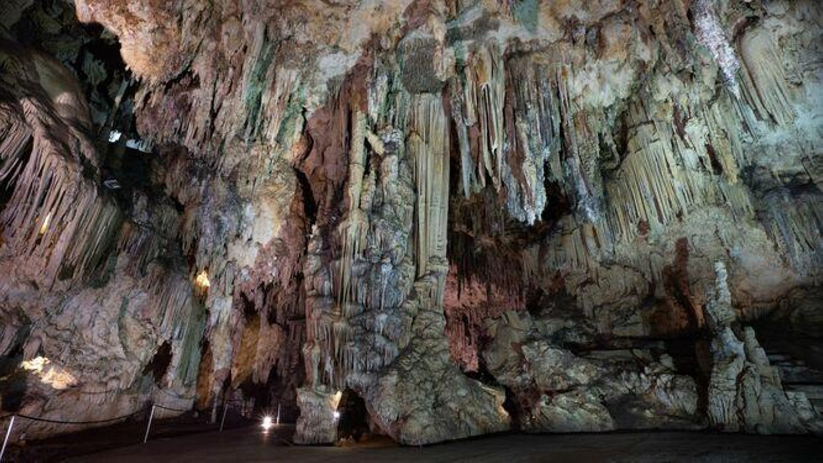 Interior en las Cuevas de Nerja Interior en las Cuevas de Nerja