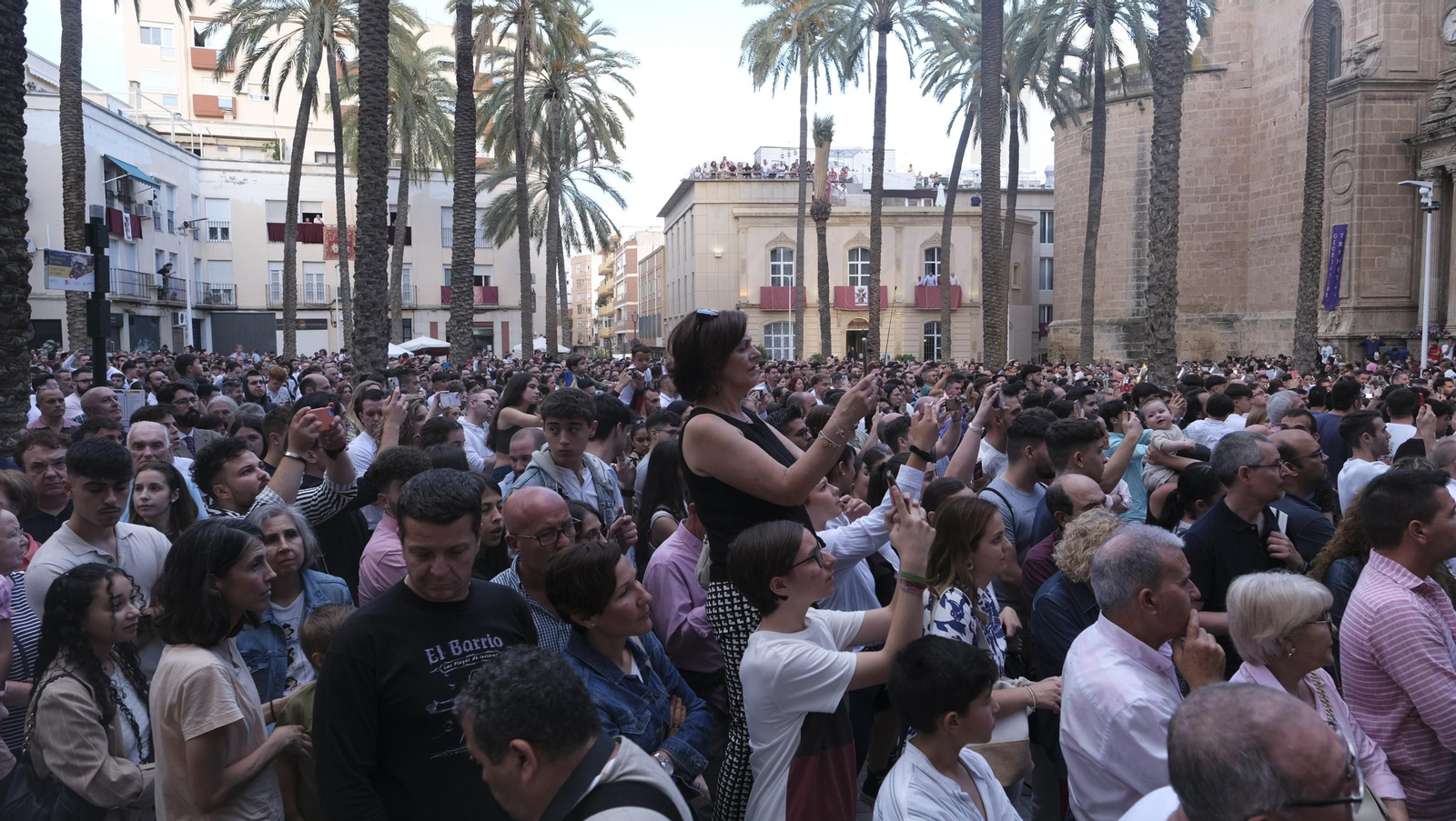 Imágenes de la salida extraordinaria de Jesús Cautivo de Medinaceli, por su 75 aniversario, Almería