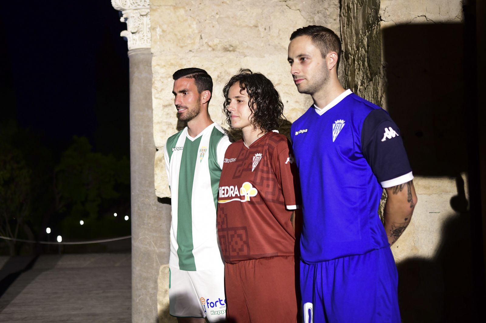 El Córdoba CF presenta sus nuevas camisetas en Medina Azahara