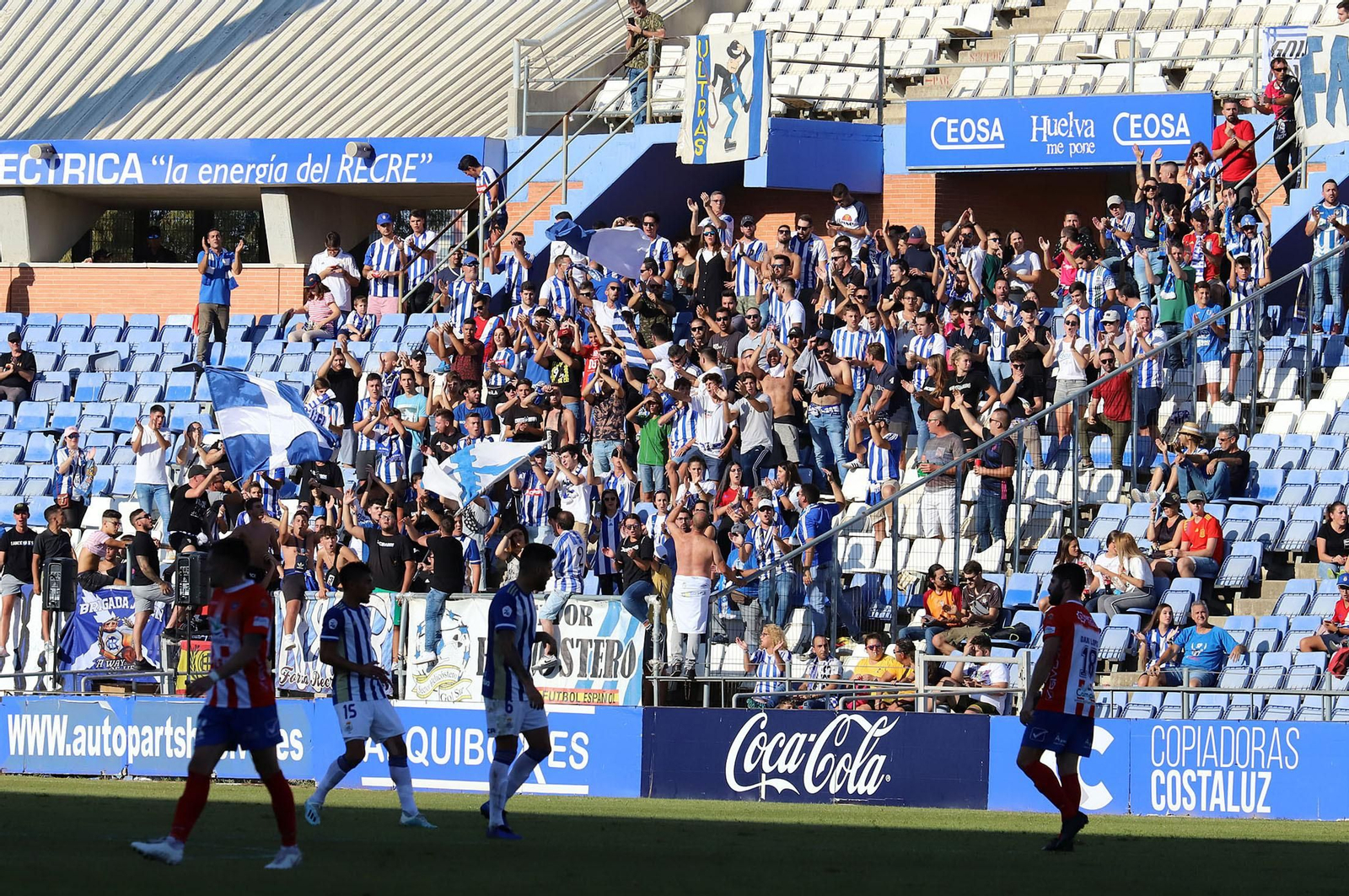 Imágenes del mejor ambiente en el Estadio Nuevo Colombino