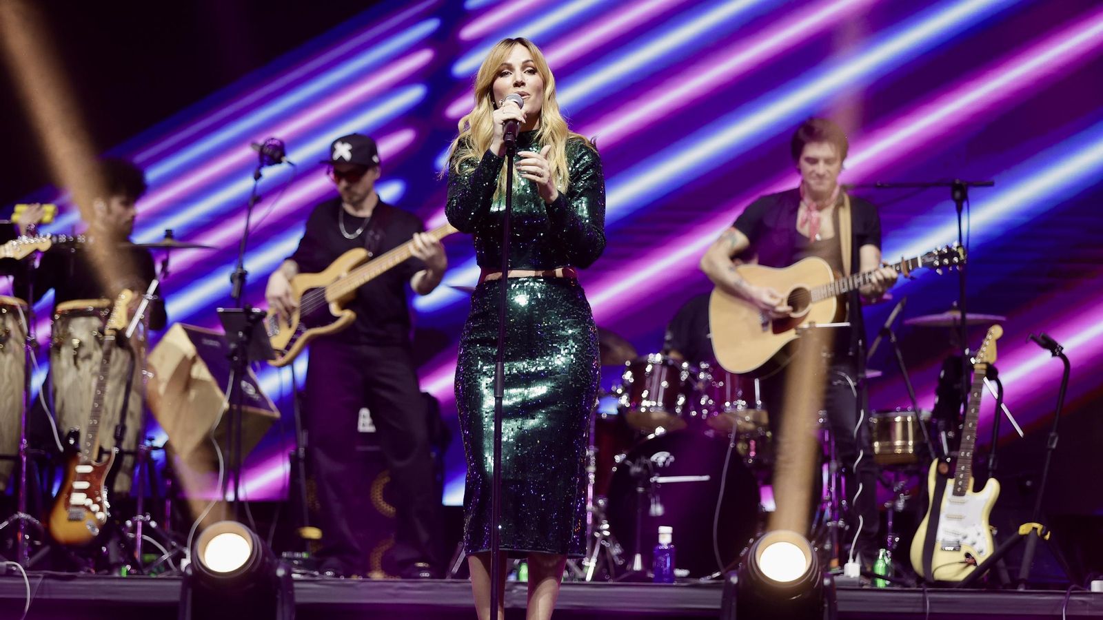 Edurne en su actuación en los premios Dial 2025