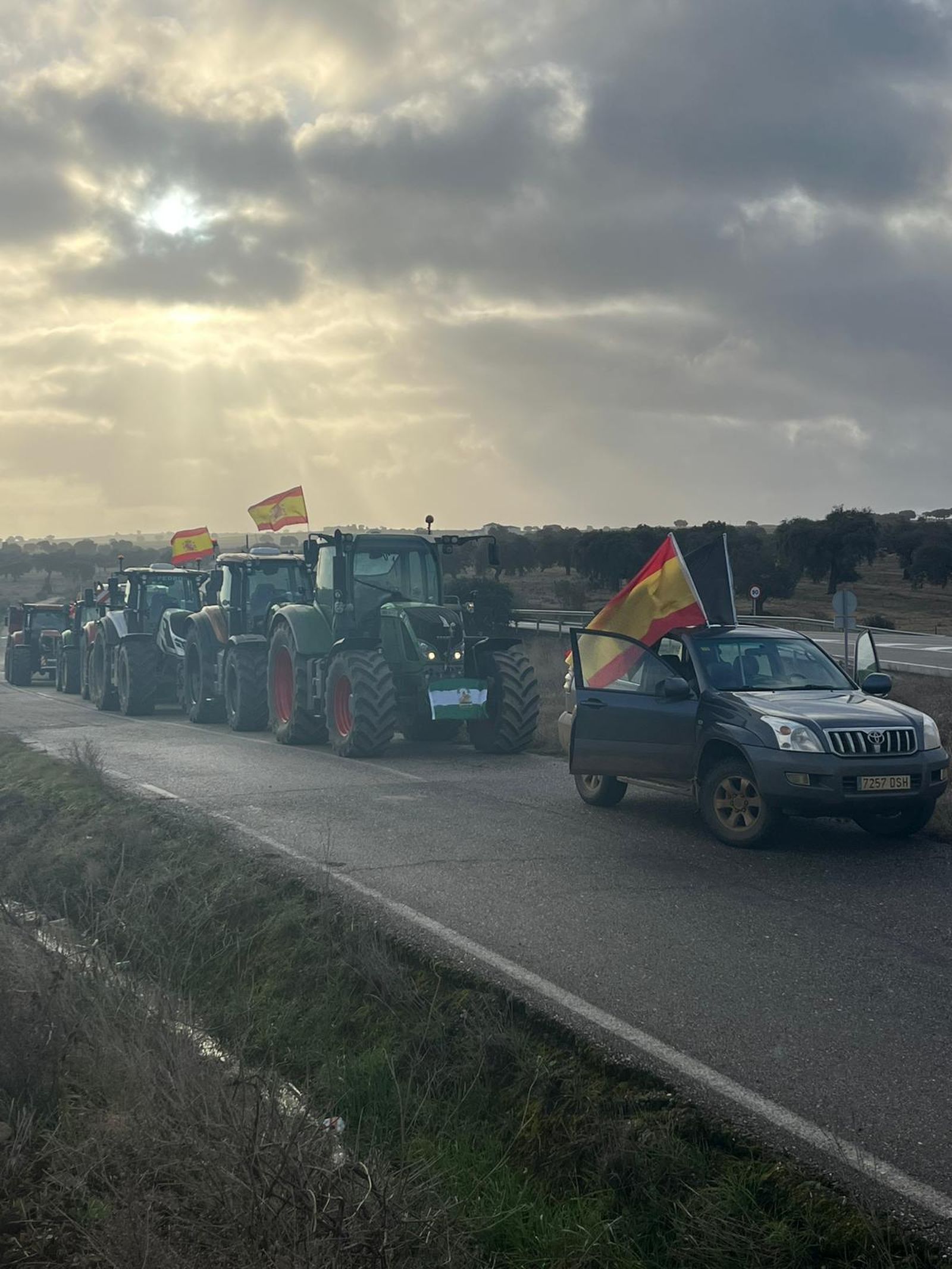 Los agricultores cortan la N-432 en Córdoba contra el acuerdo de Mercasur