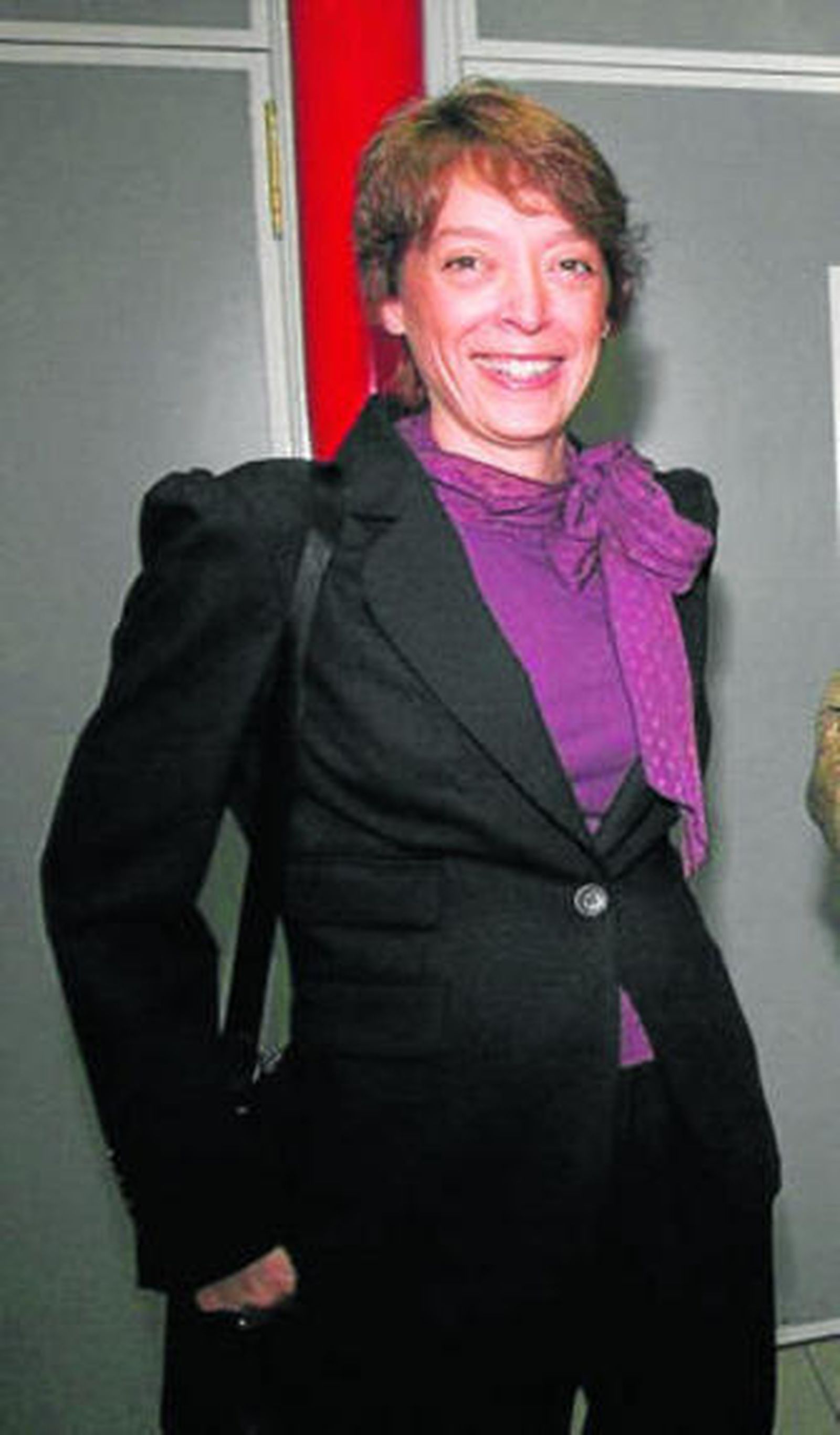 1. Antonio La O departe con consejeros y con el concejal de Deportes, Manuel Remesal. 2. La presidenta Susana Duque no se perdió el acto.  3. Álvaro Cervera acudió junto a Juanma Rodríguez y Julio Fernández Peguero. 4. Isabelo Ramírez, presidente de la Asociación de Veteranos, en primer término, con Gabriel Cruz y José María Benabat, concejales socialistas a su espalda.