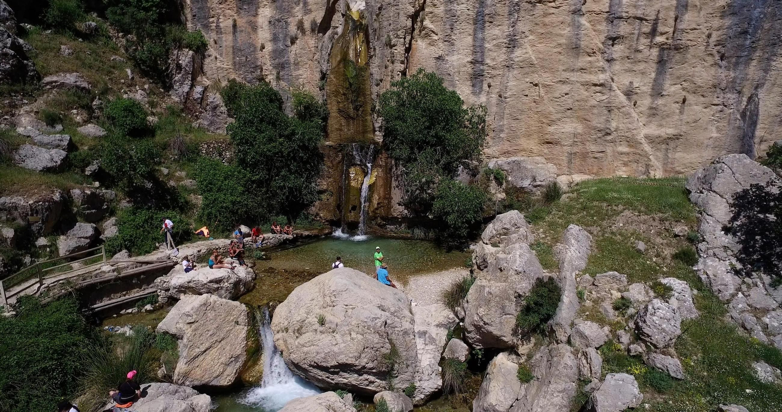 Cascada y poza de la Cerrada de la Magdalena, en Castril.