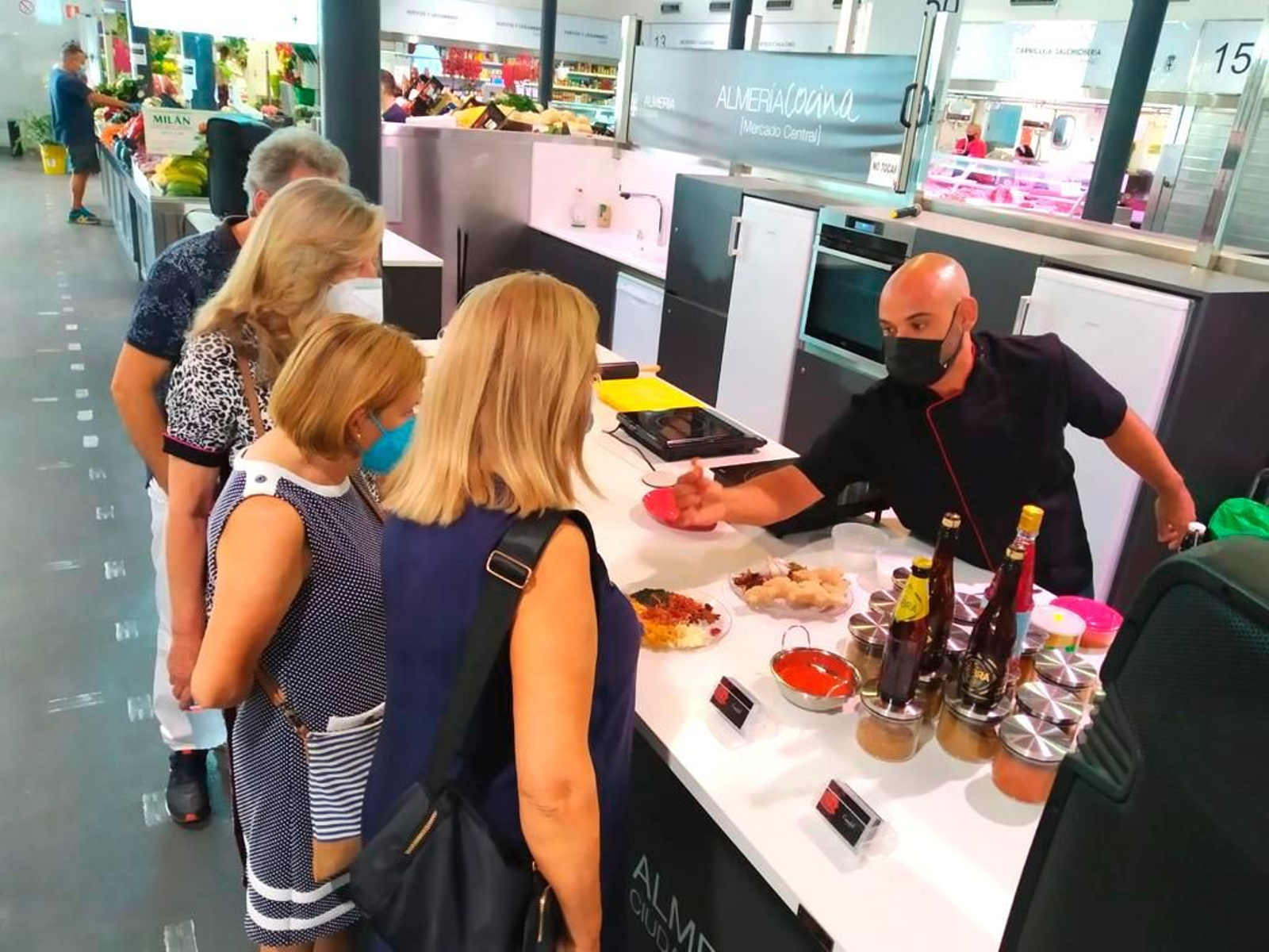 Showcooking de cocina india en el Mercado Central con Francisco Javier Garcés