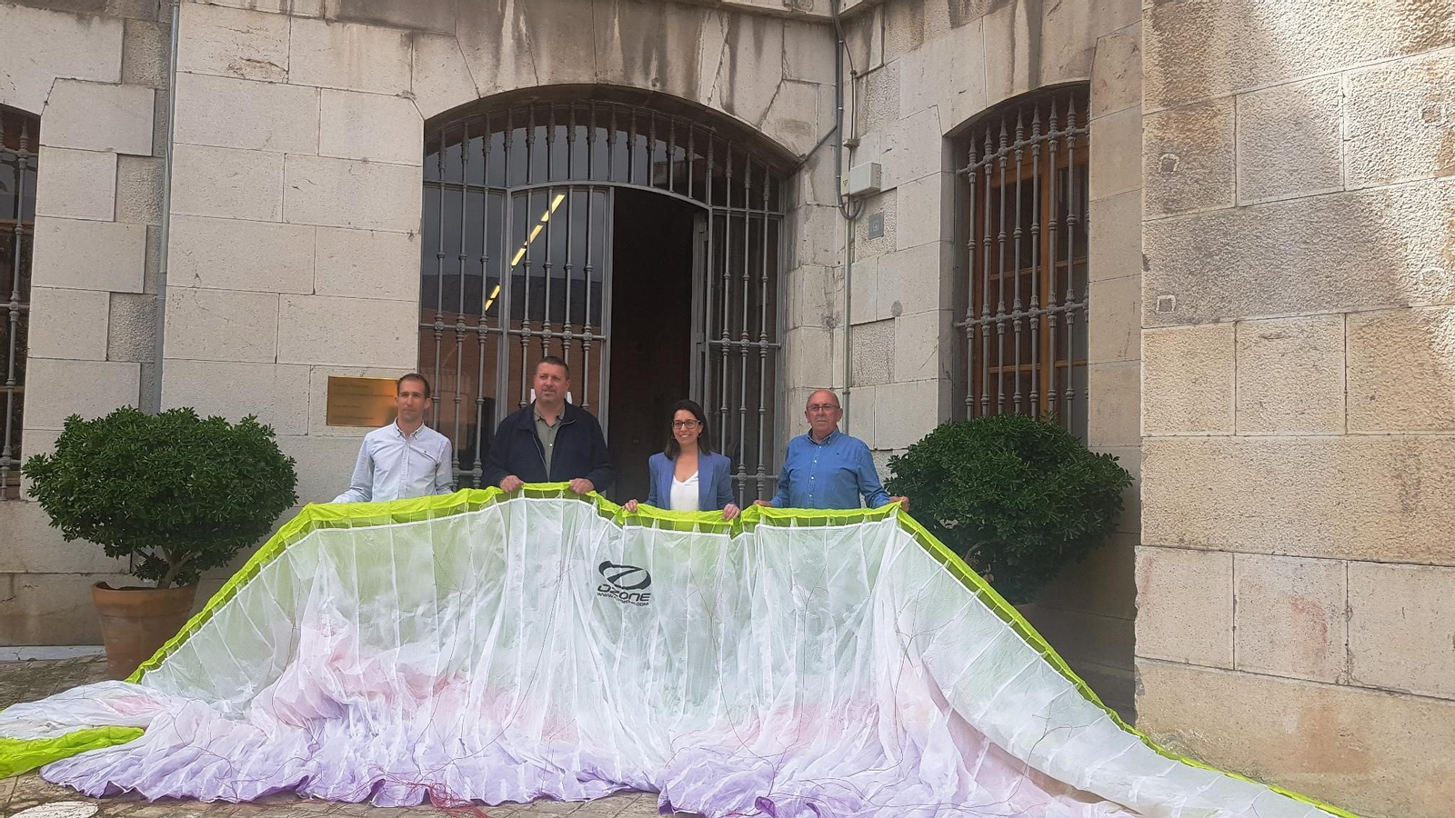 Foto de familia del acto de presentación del evento con África Colomo, Lope Morales, Manuel Carrascosa y Antonio Romero.
