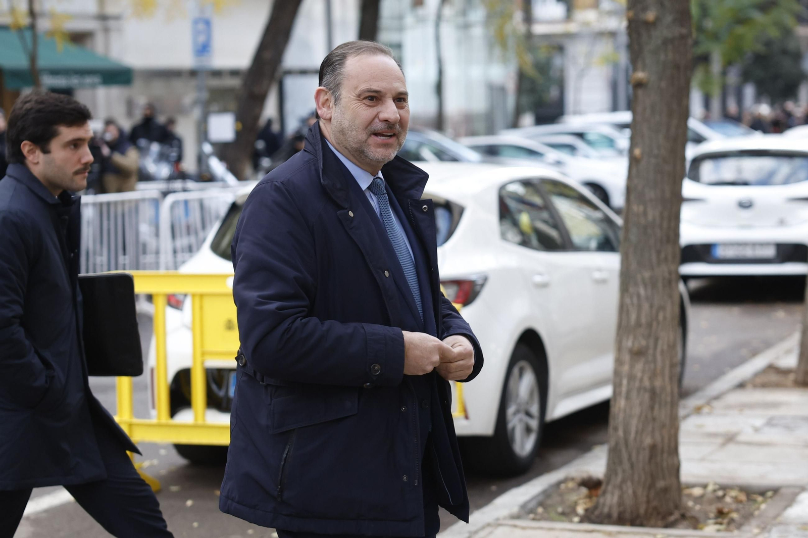 El Supremo pide infomación a Transportes sobre el pago de más de medio millón a Ábalos. El Supremo pide infomación a Transportes sobre el pago de más de medio millón a Ábalos.