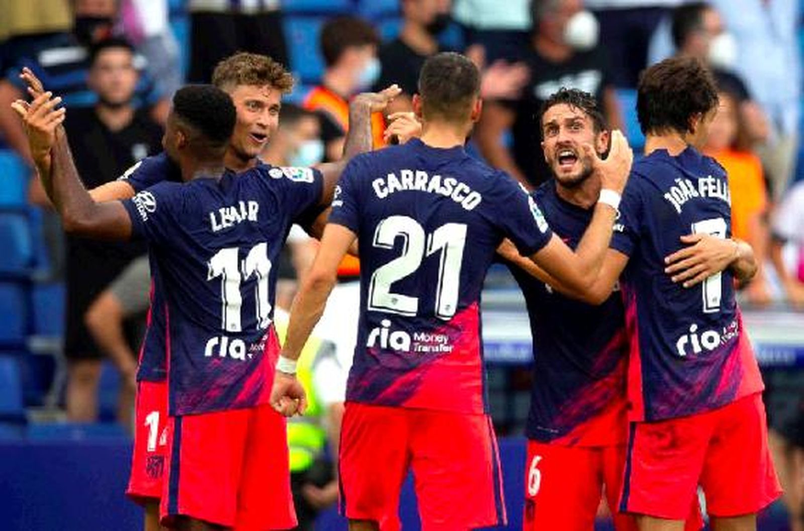 Los 'colchoneros' celebran el tanto de Lemar.